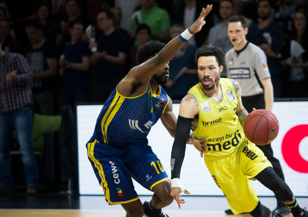 始终保持在 始终保持在