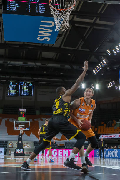 了更加凶狠 了更加凶狠